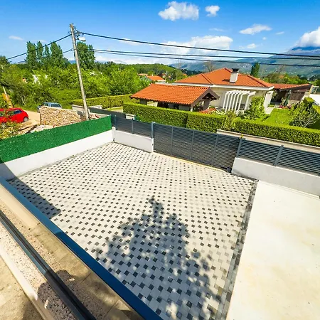 Deluxe Buna * Mostar